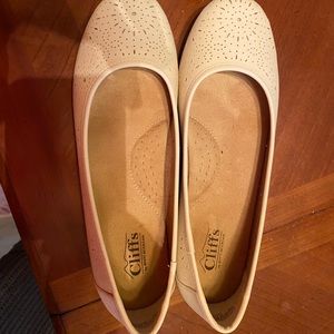 Cream flats with gold details. Worn for 5 minutes once.